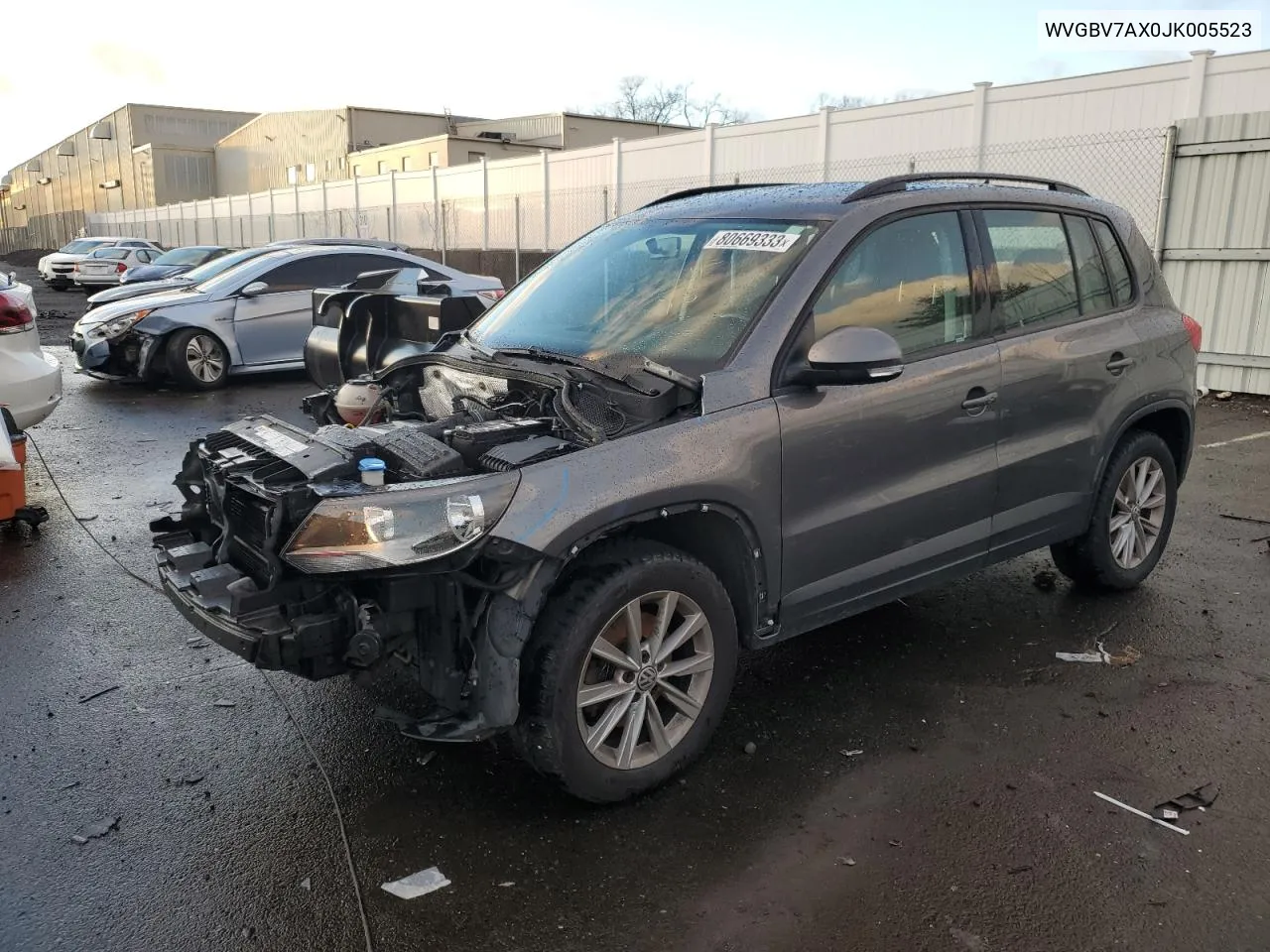 WVGBV7AX0JK005523 2018 Volkswagen Tiguan Limited