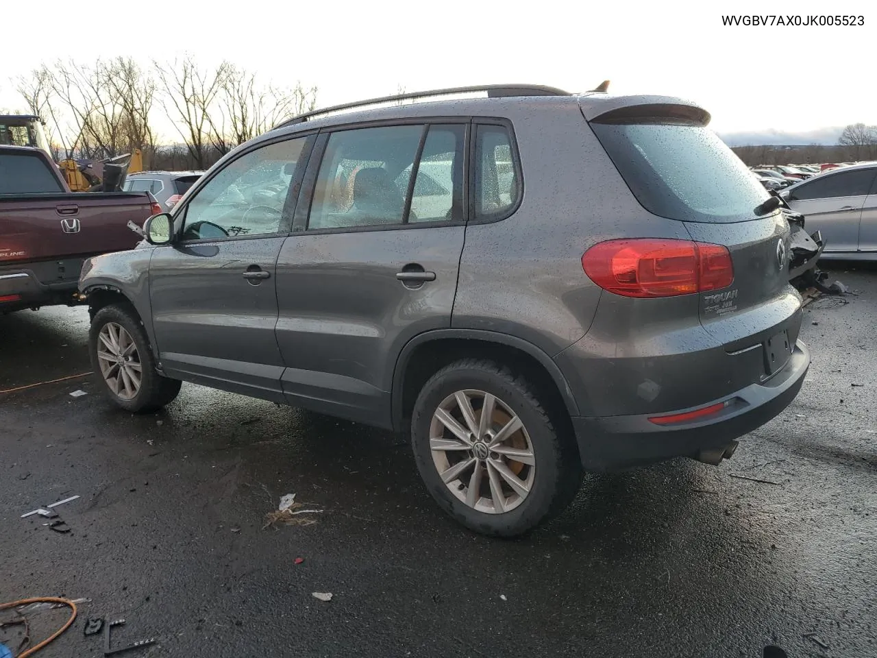 WVGBV7AX0JK005523 2018 Volkswagen Tiguan Limited