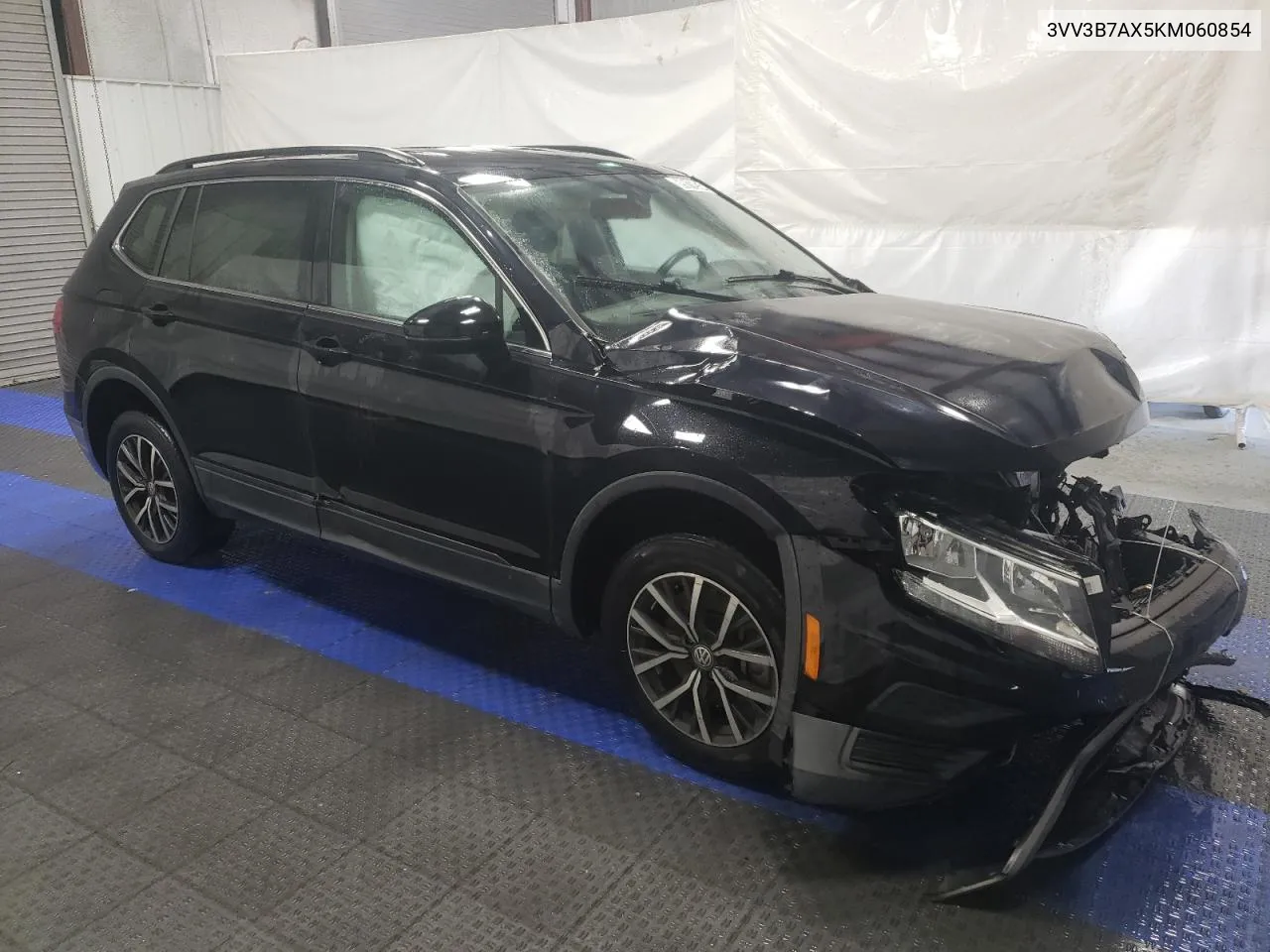 3VV3B7AX5KM060854 2019 Volkswagen Tiguan Se