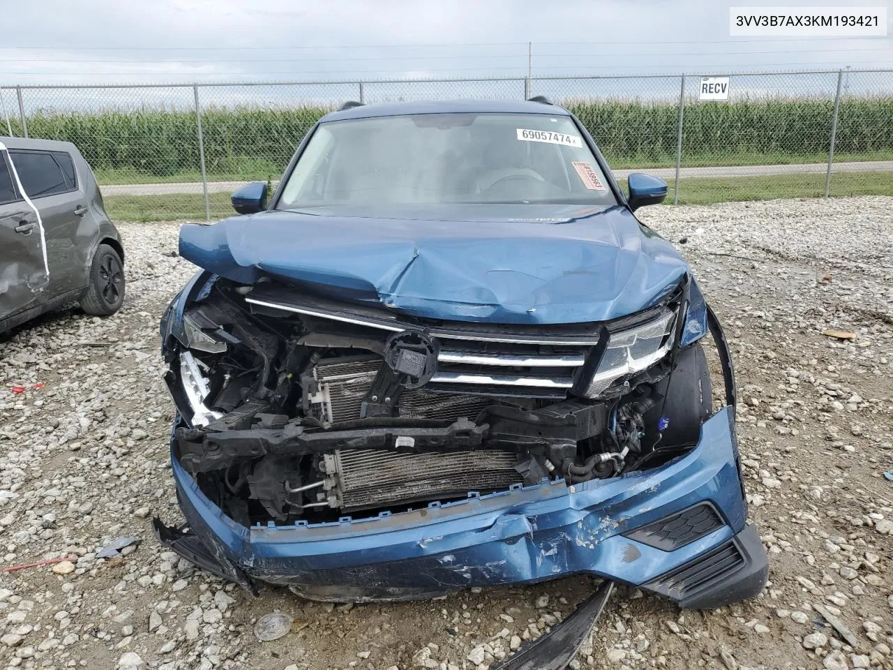 3VV3B7AX3KM193421 2019 Volkswagen Tiguan Se