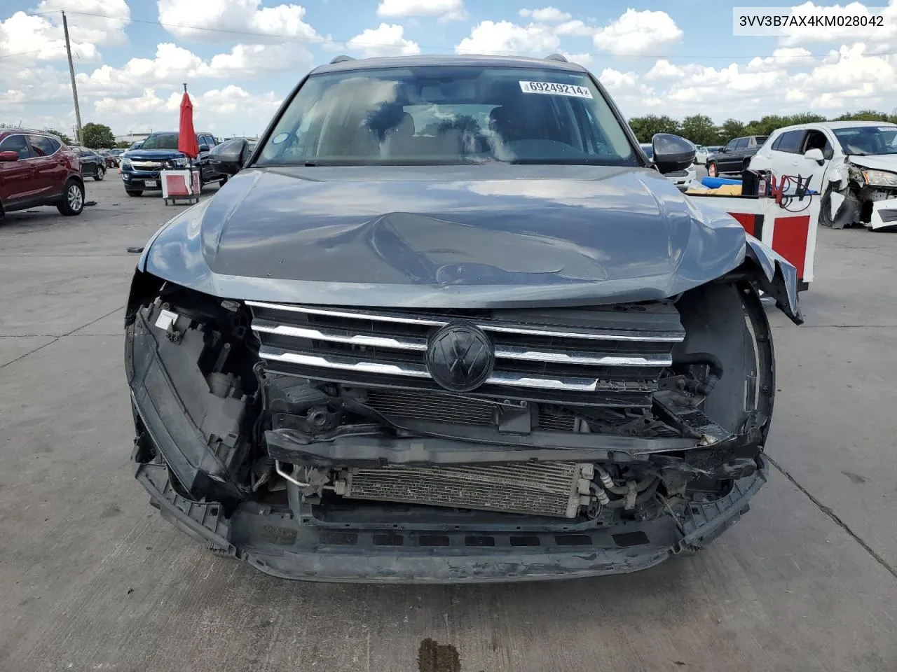 3VV3B7AX4KM028042 2019 Volkswagen Tiguan Se