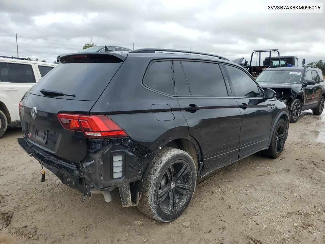 3VV3B7AX8KM095016 2019 Volkswagen Tiguan Se