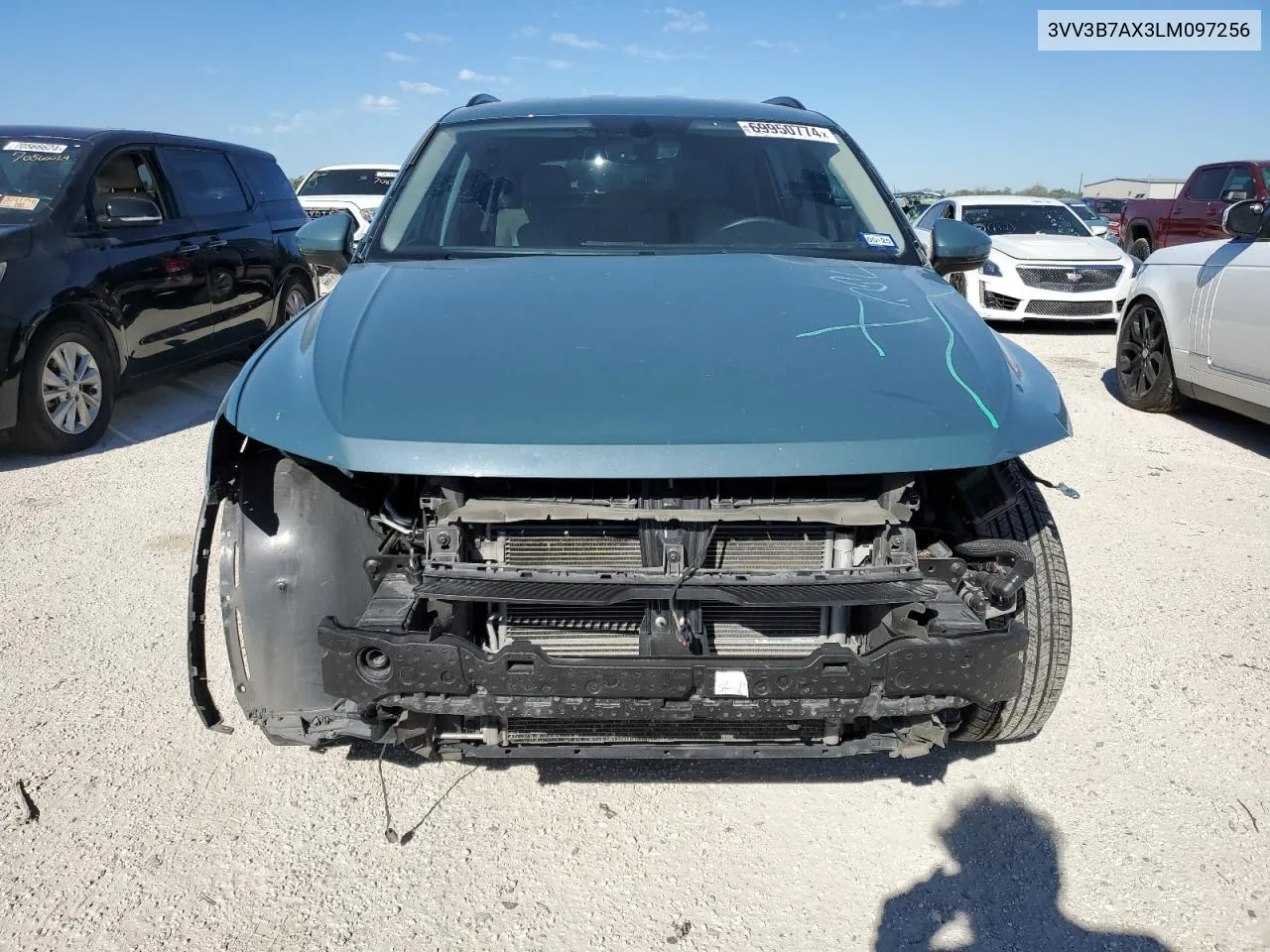 3VV3B7AX3LM097256 2020 Volkswagen Tiguan Se