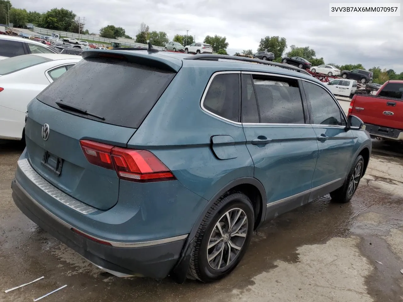 3VV3B7AX6MM070957 2021 Volkswagen Tiguan Se