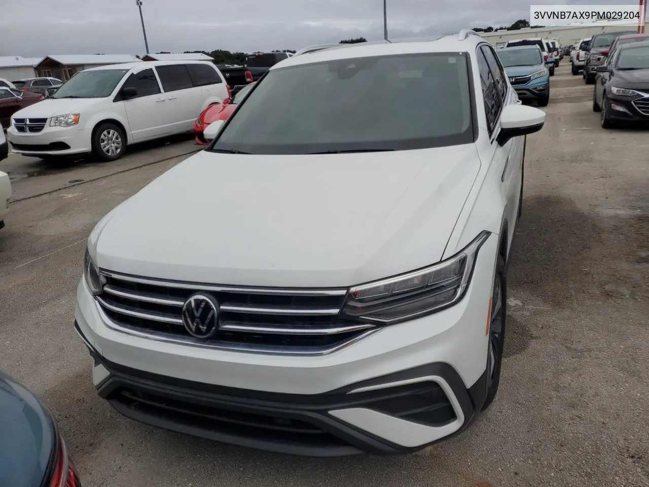 3VVNB7AX9PM029204 2023 Volkswagen Tiguan Se