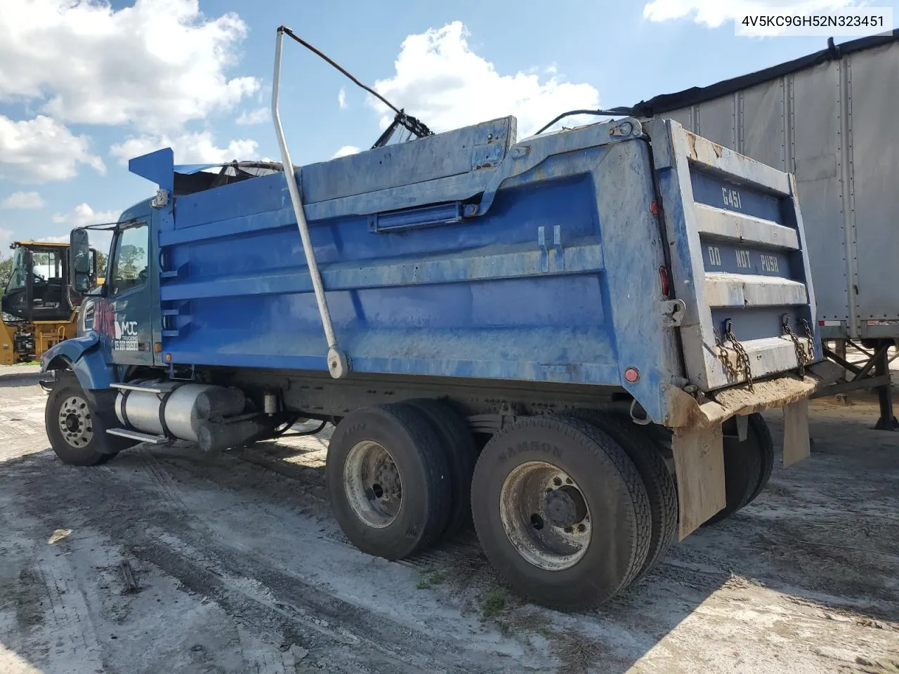 2002 Volvo Vhd VIN: 4V5KC9GH52N323451 Lot: 72458654