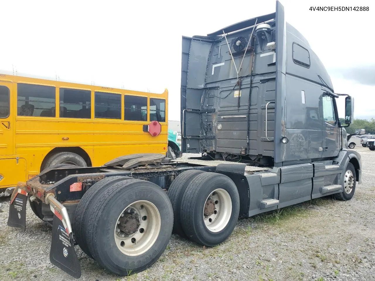 4V4NC9EH5DN142888 2013 Volvo Vn Vnl