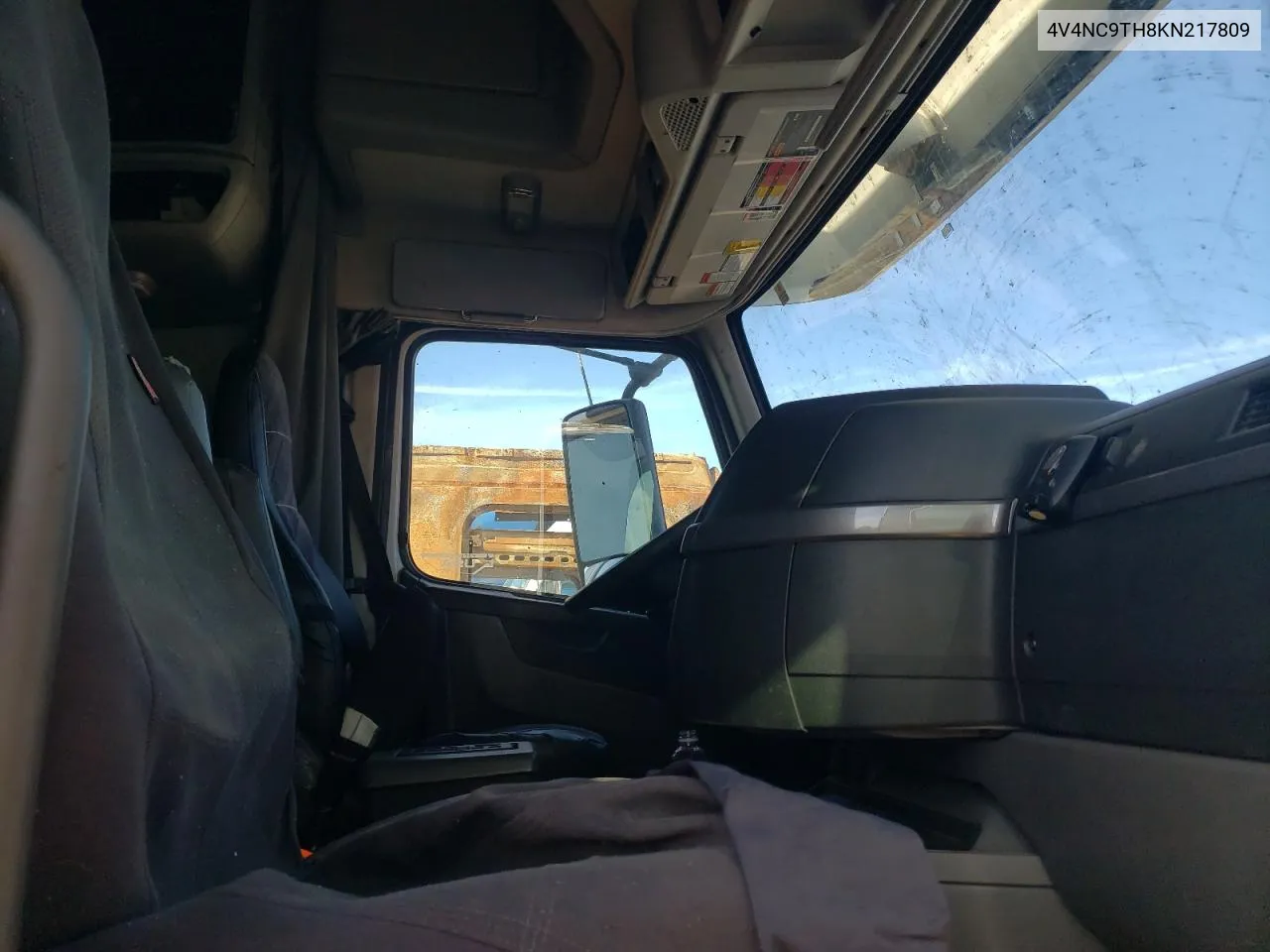 4V4NC9TH8KN217809 2019 Volvo Vn Vnl