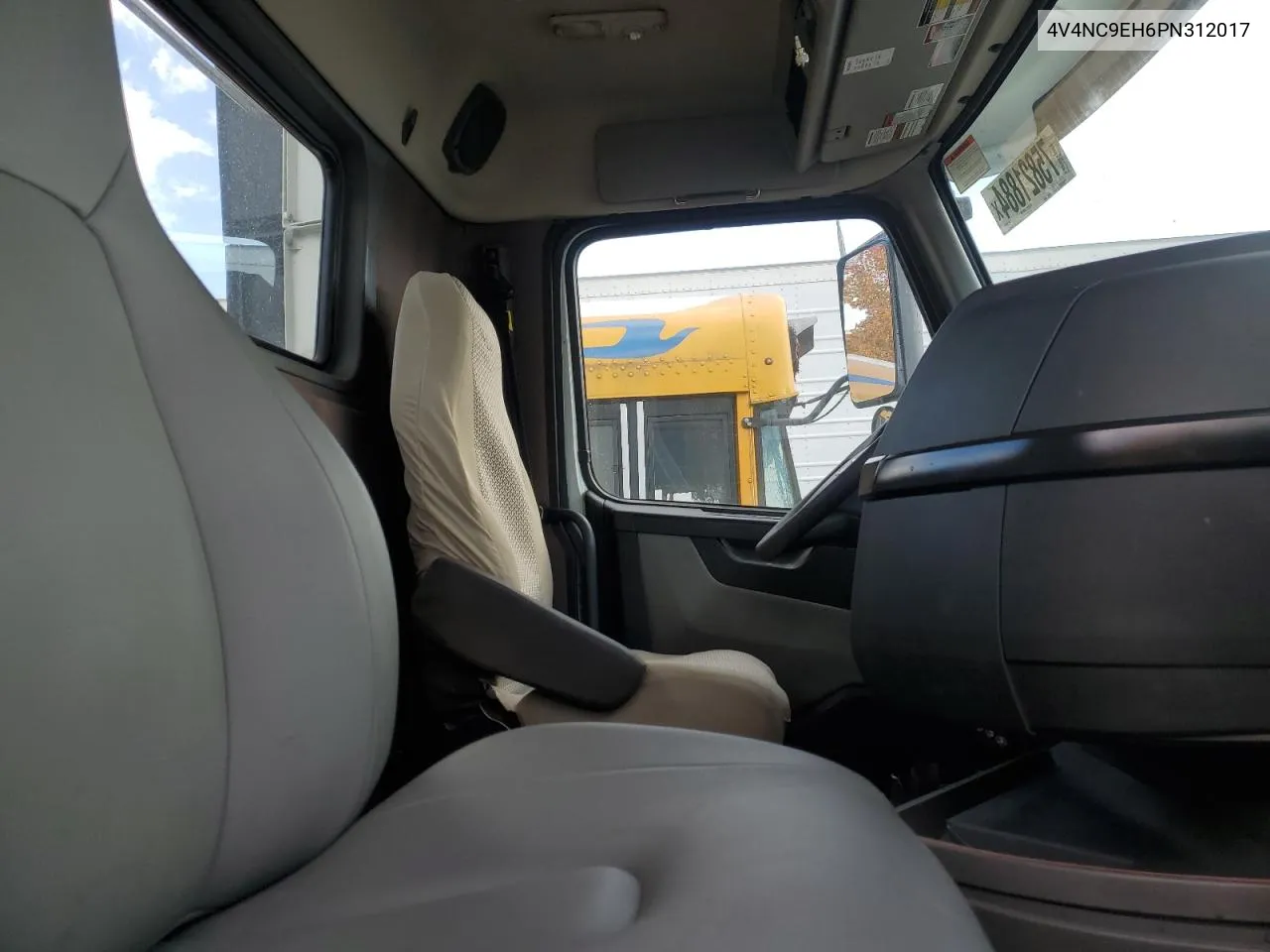 4V4NC9EH6PN312017 2023 Volvo Vn Vnl