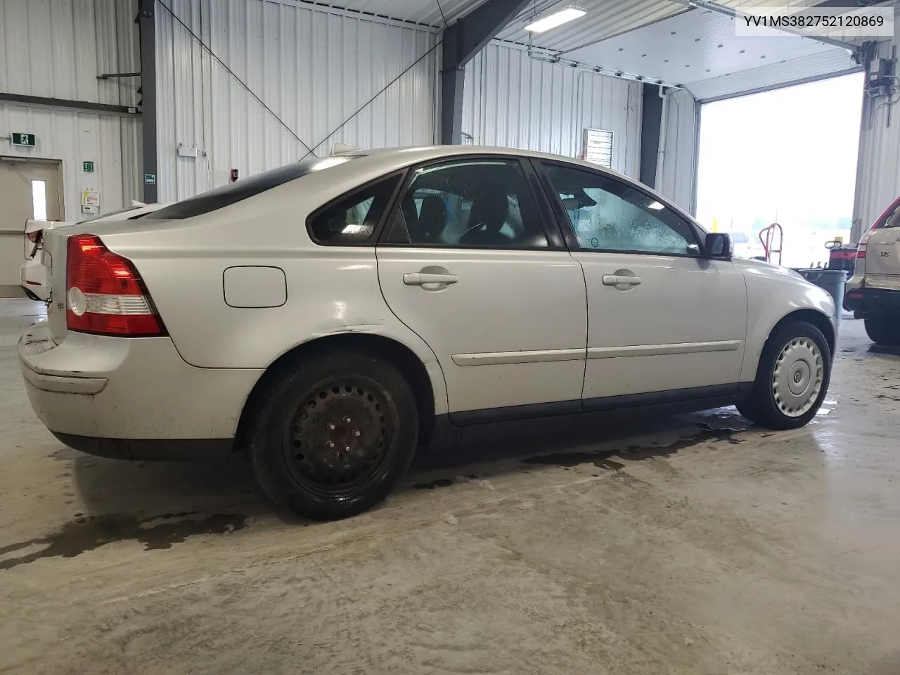 2005 Volvo S40 2.4I VIN: YV1MS382752120869 Lot: 62258644