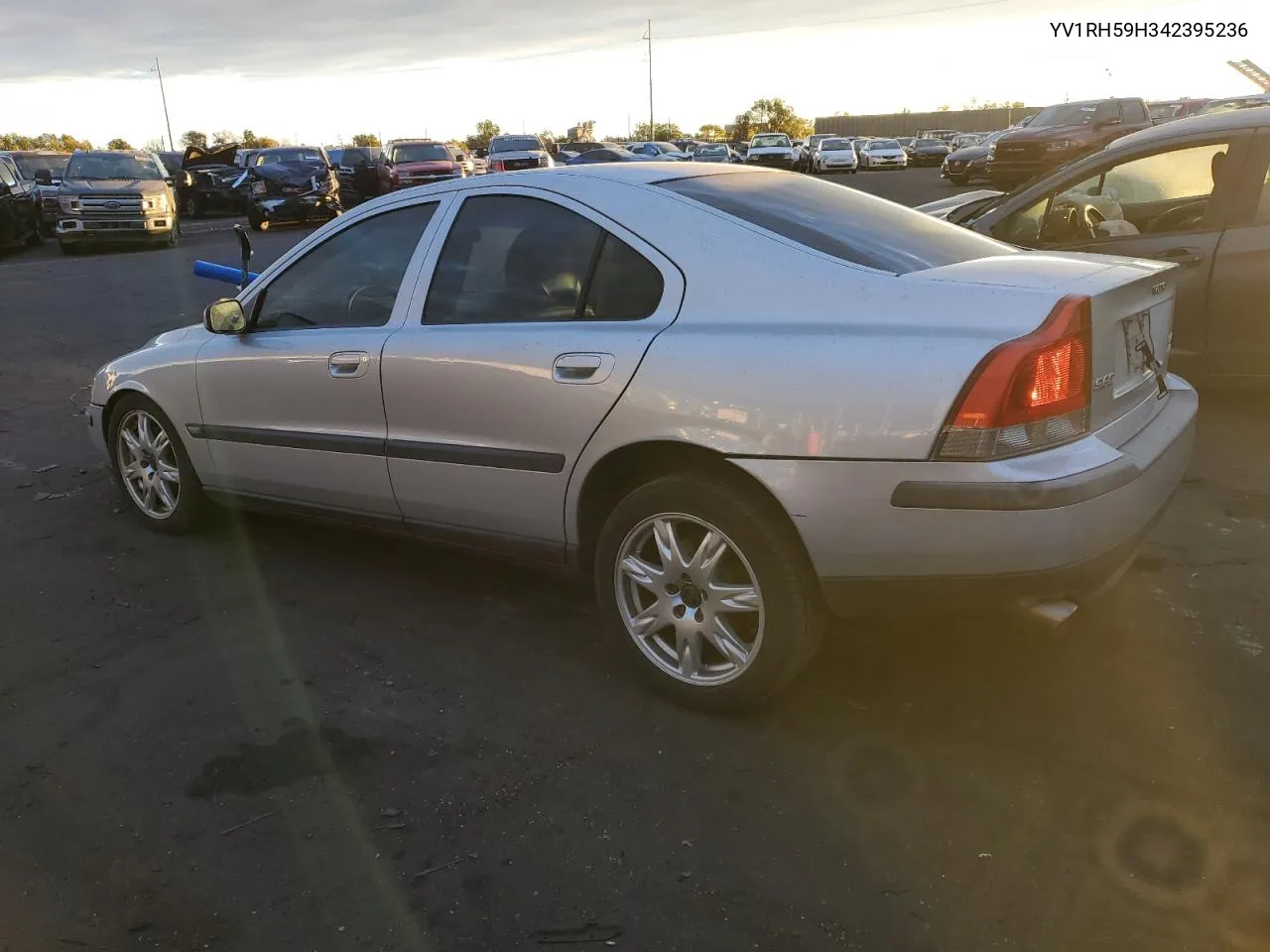 2004 Volvo S60 2.5T VIN: YV1RH59H342395236 Lot: 75759904