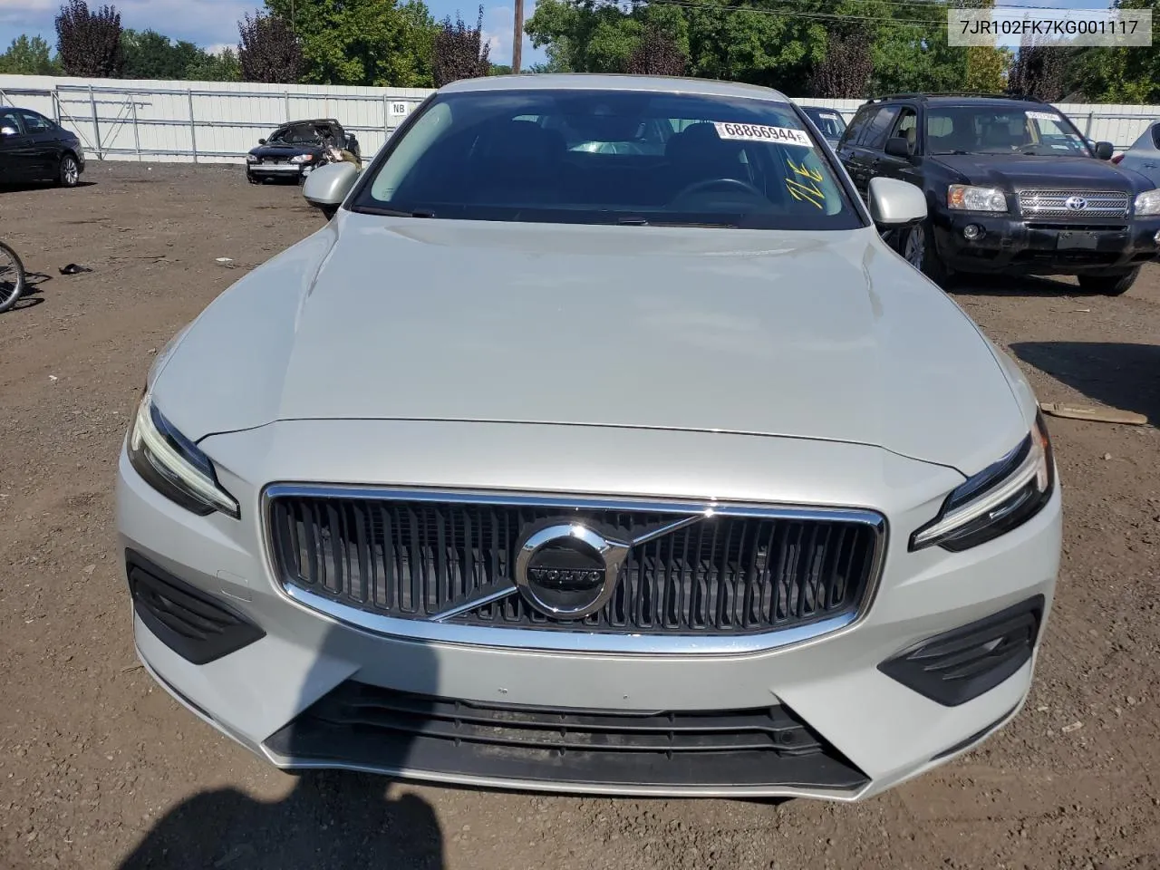 7JR102FK7KG001117 2019 Volvo S60 T5 Momentum