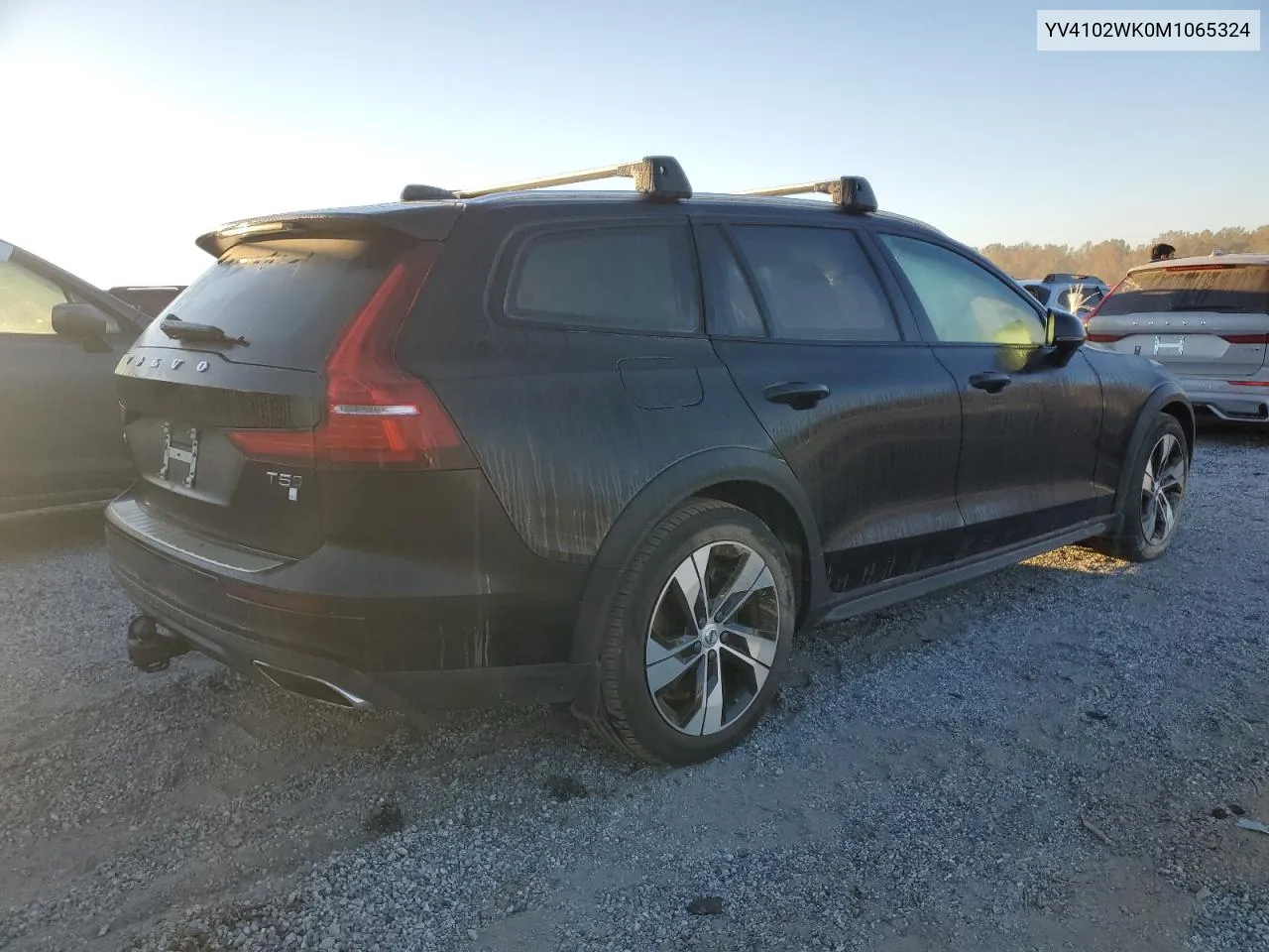 2021 Volvo V60 Cross Country T5 Momentum VIN: YV4102WK0M1065324 Lot: 40564866