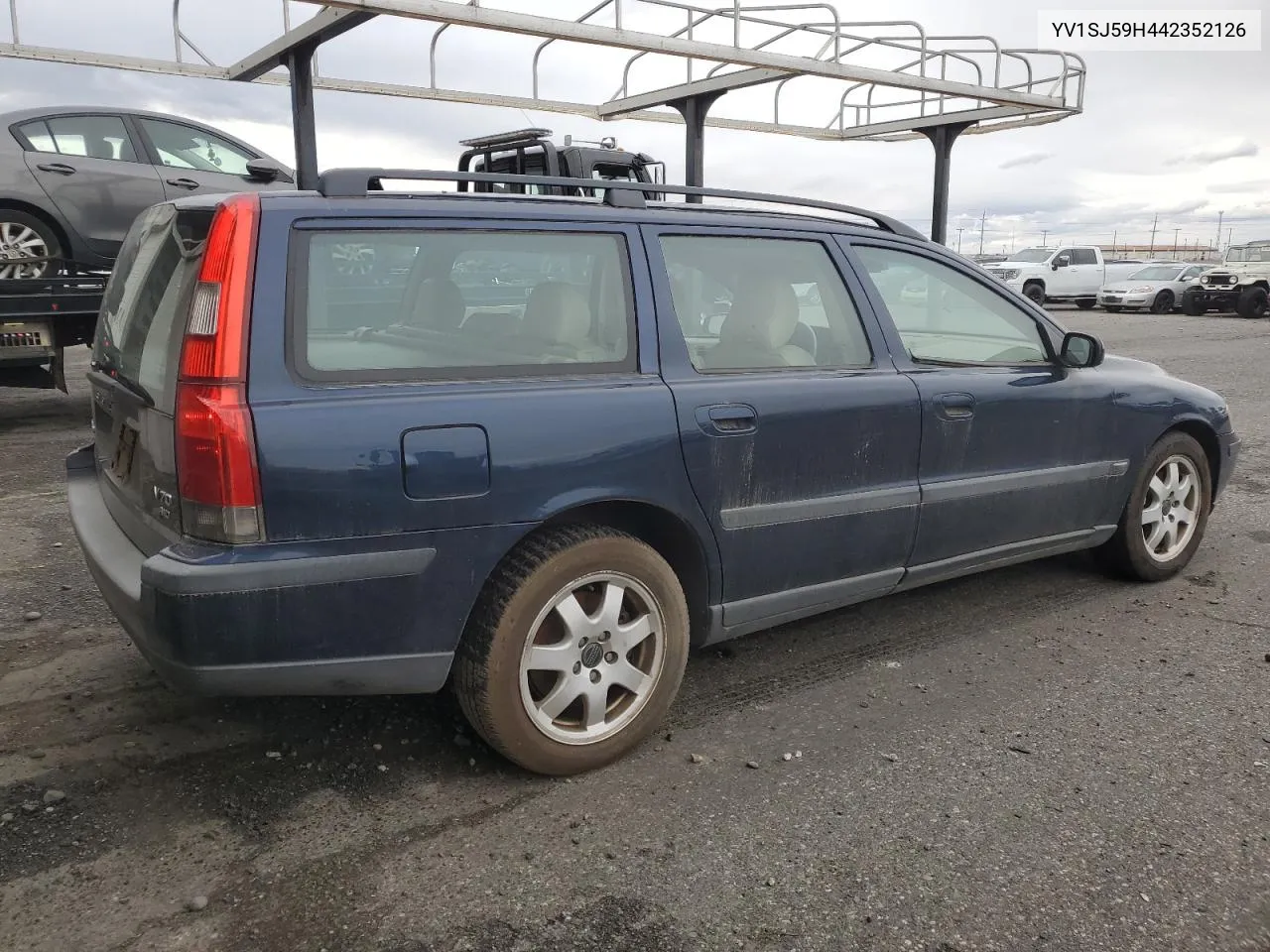 YV1SJ59H442352126 2004 Volvo V70