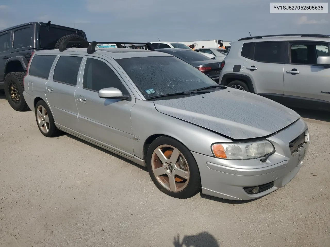 YV1SJ527052505636 2005 Volvo V70 R