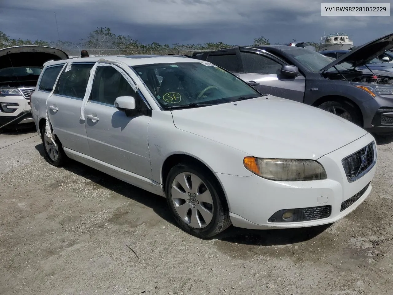 YV1BW982281052229 2008 Volvo V70 3.2