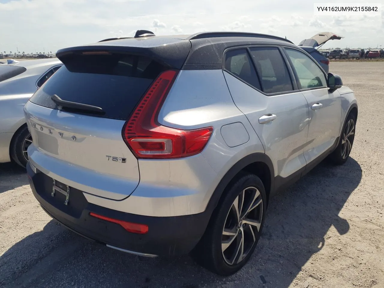 2019 Volvo Xc40 T5 R-Design VIN: YV4162UM9K2155842 Lot: 74556034