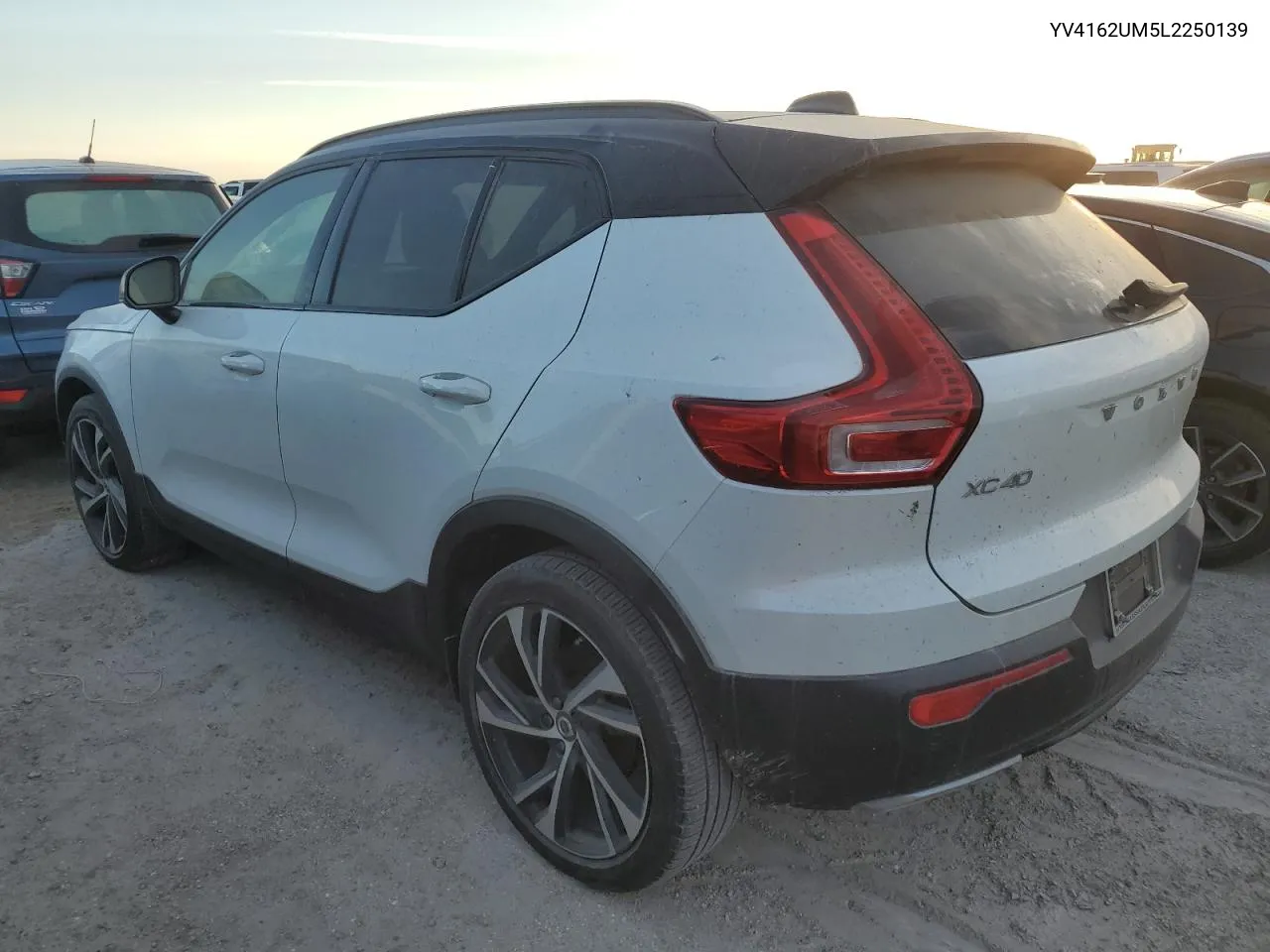 2020 Volvo Xc40 T5 R-Design VIN: YV4162UM5L2250139 Lot: 75077314