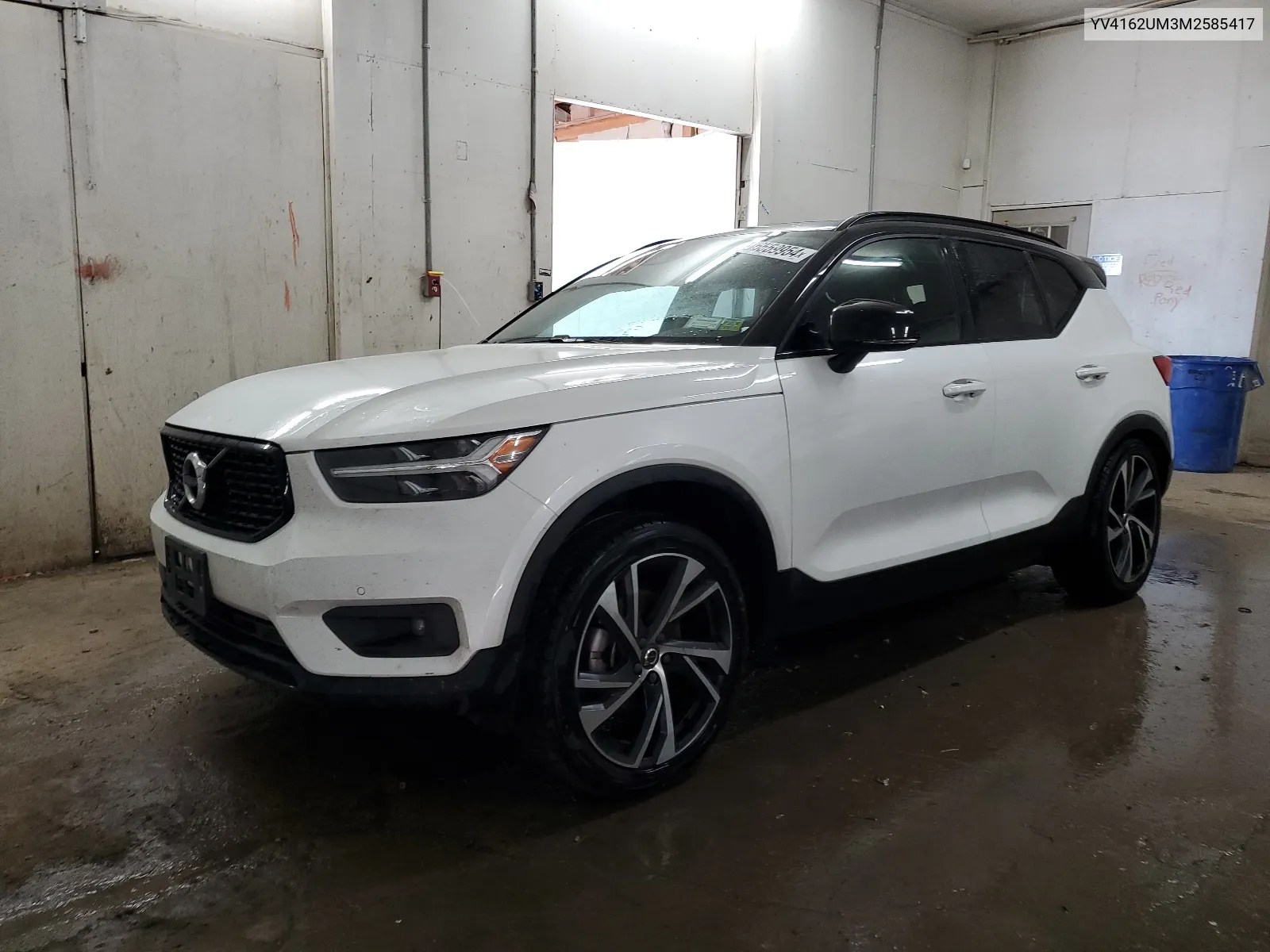 2021 Volvo Xc40 T5 R-Design VIN: YV4162UM3M2585417 Lot: 65559954