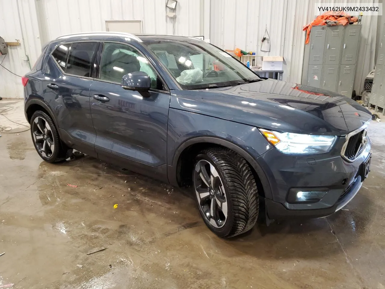 2021 Volvo Xc40 T5 Momentum VIN: YV4162UK9M2433432 Lot: 70790194