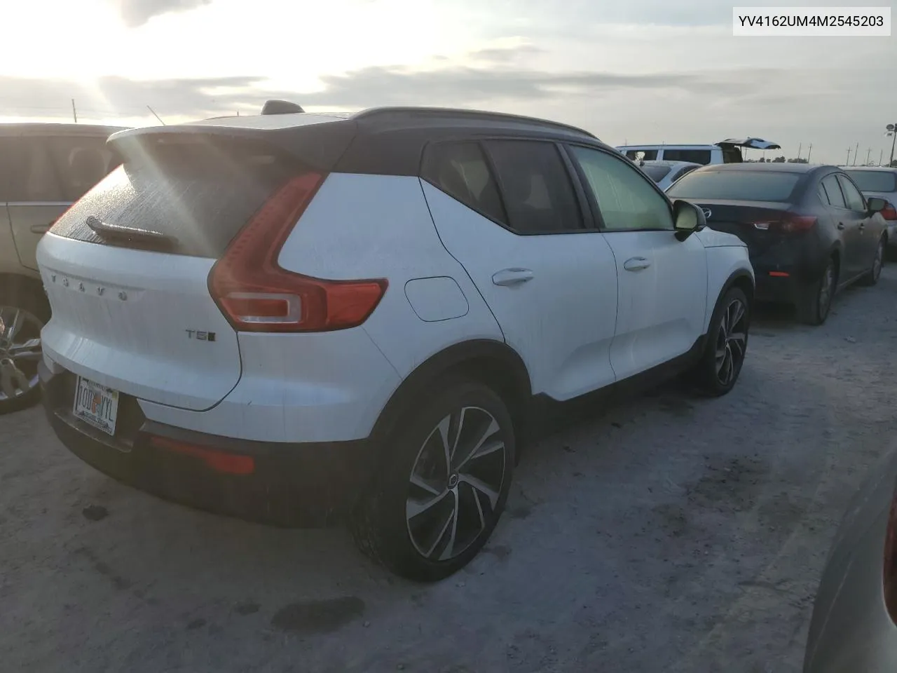 2021 Volvo Xc40 T5 R-Design VIN: YV4162UM4M2545203 Lot: 76198334