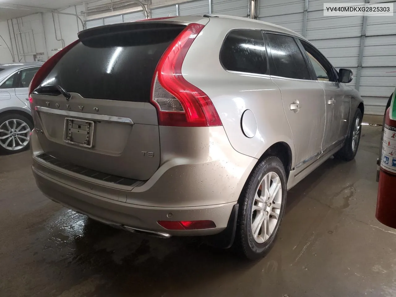 2016 Volvo Xc60 T5 Premier VIN: YV440MDKXG2825303 Lot: 80497064