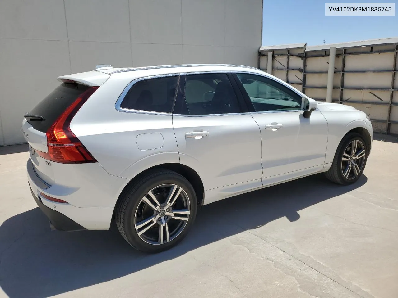 2021 Volvo Xc60 T5 Momentum VIN: YV4102DK3M1835745 Lot: 57639654