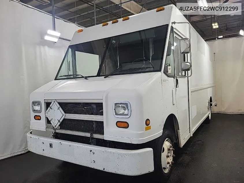 1998 Freightliner Chassis M Line Walk-In Van VIN: 4UZA5FFC2WC912299 Lot: 40897095