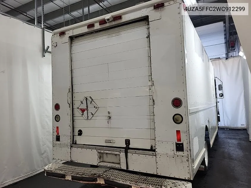 1998 Freightliner Chassis M Line Walk-In Van VIN: 4UZA5FFC2WC912299 Lot: 40897095