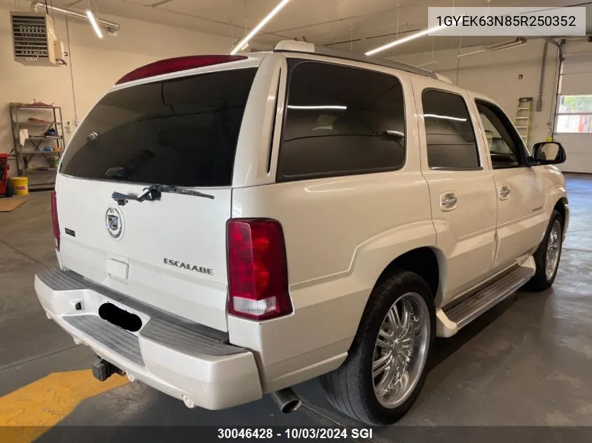 1GYEK63N85R250352 2005 Cadillac Escalade Luxury