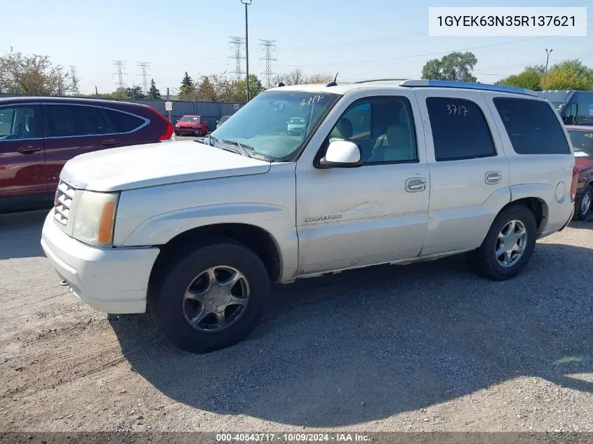 2005 Cadillac Escalade Luxury VIN: 1GYEK63N35R137621 Lot: 40543717