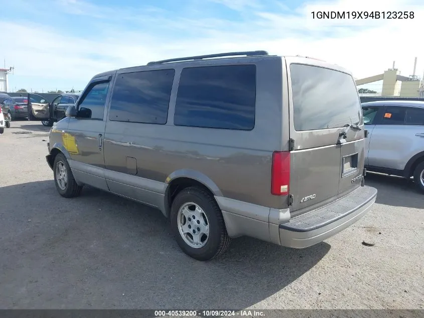 2004 Chevrolet Astro VIN: 1GNDM19X94B123258 Lot: 40539200