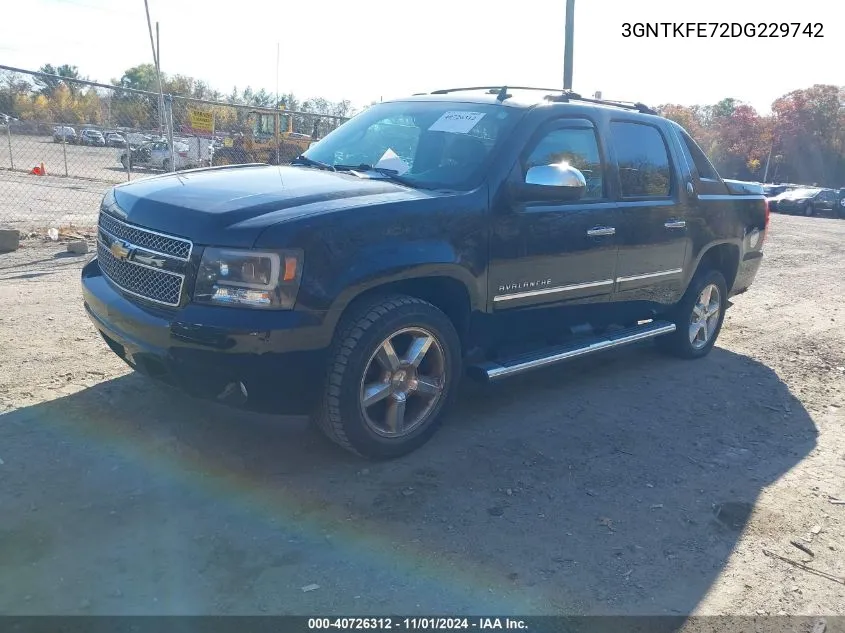 2013 Chevrolet Avalanche Lt VIN: 3GNTKFE72DG229742 Lot: 40726312