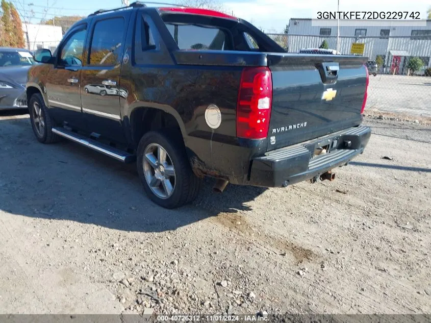 2013 Chevrolet Avalanche Lt VIN: 3GNTKFE72DG229742 Lot: 40726312