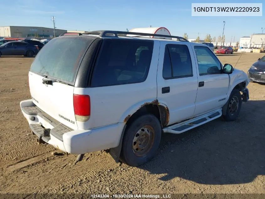 1998 Chevrolet Blazer VIN: 1GNDT13W2W2220923 Lot: 12143304