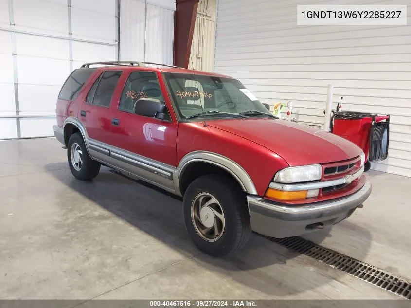 1GNDT13W6Y2285227 2000 Chevrolet Blazer Lt