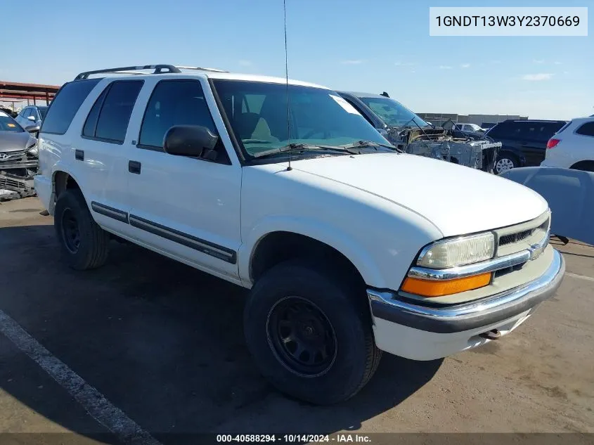 2000 Chevrolet Blazer Ls VIN: 1GNDT13W3Y2370669 Lot: 40588294