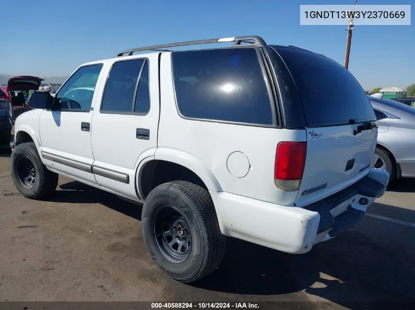 2000 Chevrolet Blazer Ls VIN: 1GNDT13W3Y2370669 Lot: 40588294