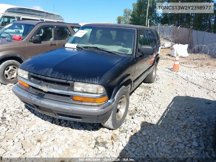 2000 Chevrolet Blazer Ls VIN: 1GNCS13W2Y2398977 Lot: 40625604