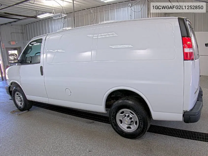 2020 Chevrolet Express Cargo Rwd 2500 Regular Wheelbase Wt VIN: 1GCWGAFG2L1252850 Lot: 40599808