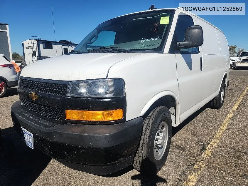 2020 Chevrolet Express Cargo Rwd 2500 Regular Wheelbase Wt VIN: 1GCWGAFG1L1252869 Lot: 40659401