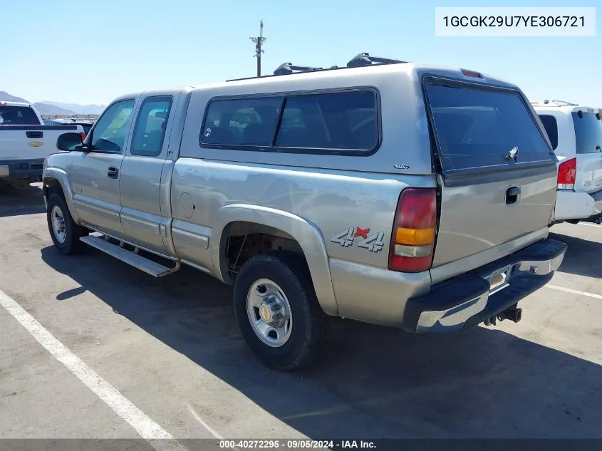 2000 Chevrolet Silverado K2500 VIN: 1GCGK29U7YE306721 Lot: 40272295