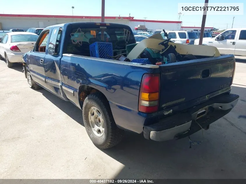 2000 Chevrolet Silverado C1500 VIN: 1GCEC19T7YZ221795 Lot: 40437182