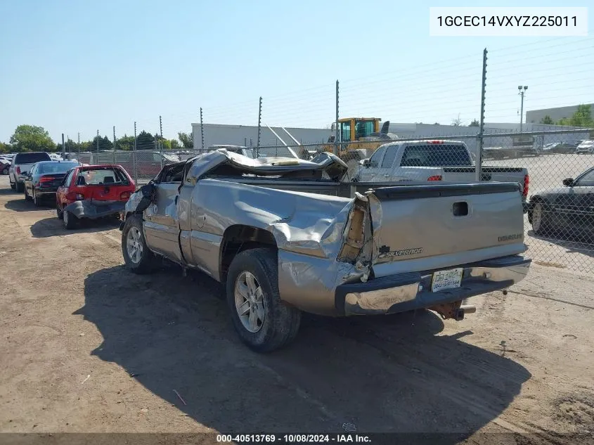 2000 Chevrolet Silverado C1500 VIN: 1GCEC14VXYZ225011 Lot: 40513769