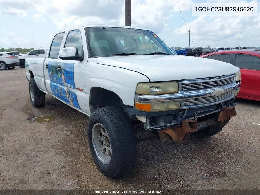 2002 Chevrolet Silverado VIN: 1GCHC23U82S45620 Lot: 39620626