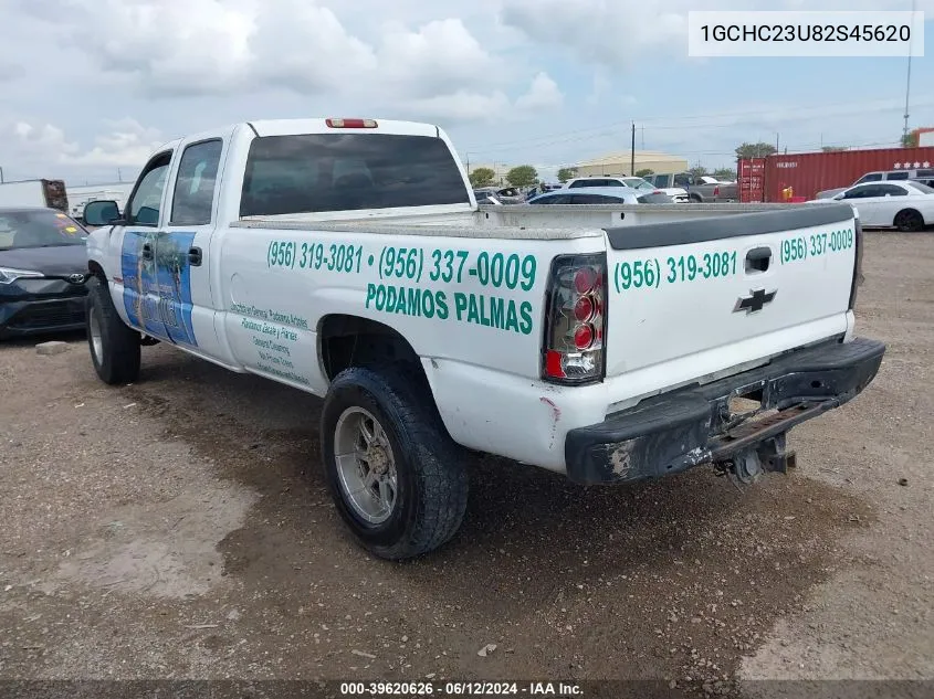 2002 Chevrolet Silverado VIN: 1GCHC23U82S45620 Lot: 39620626