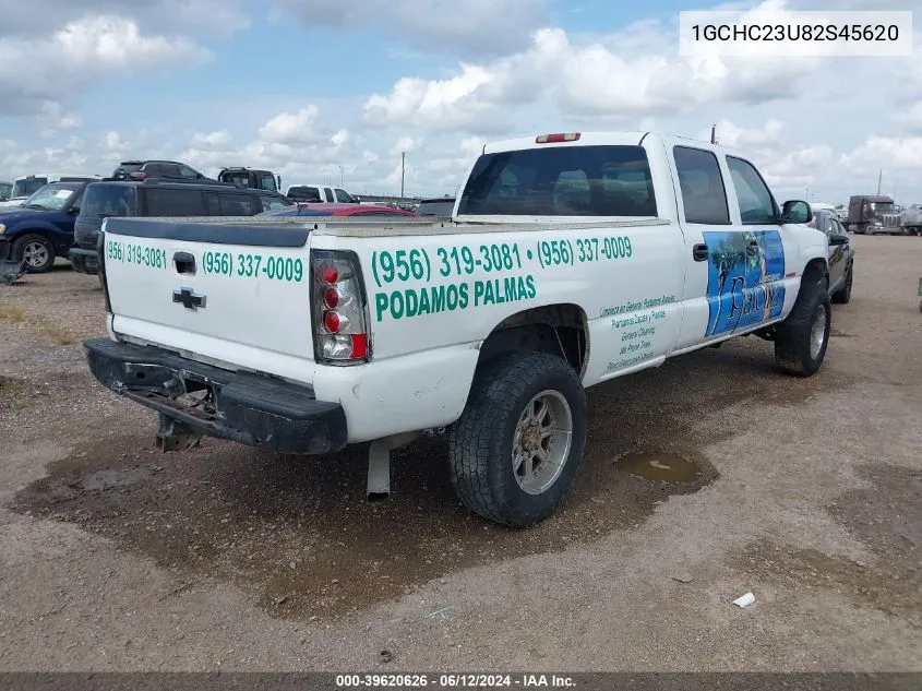 2002 Chevrolet Silverado VIN: 1GCHC23U82S45620 Lot: 39620626