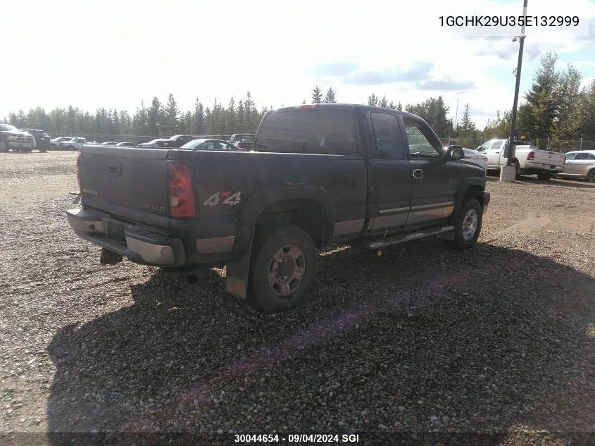 2005 Chevrolet Silverado K2500 Heavy Duty VIN: 1GCHK29U35E132999 Lot: 30044654