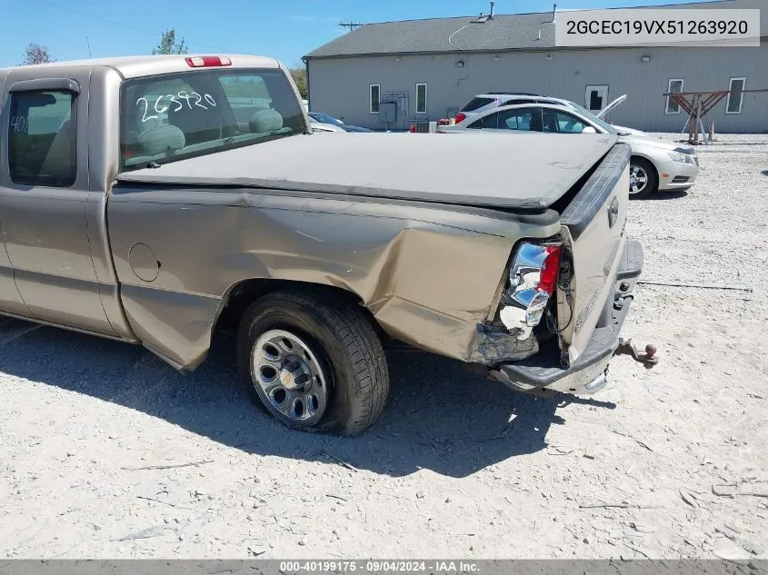 2005 Chevrolet Silverado 1500 C1500 VIN: 2GCEC19VX51263920 Lot: 40199175