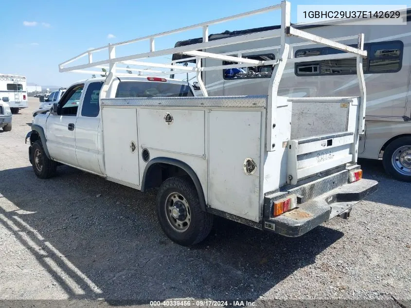 2007 Chevrolet Silverado C2500 Heavy Duty VIN: 1GBHC29U37E142629 Lot: 40339456